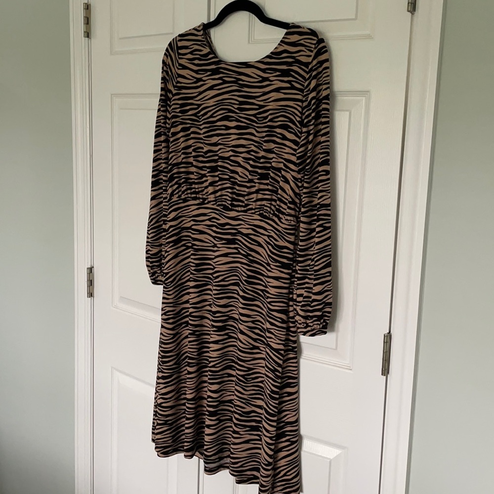 Exquisite, Loft size 4, animal print dress
